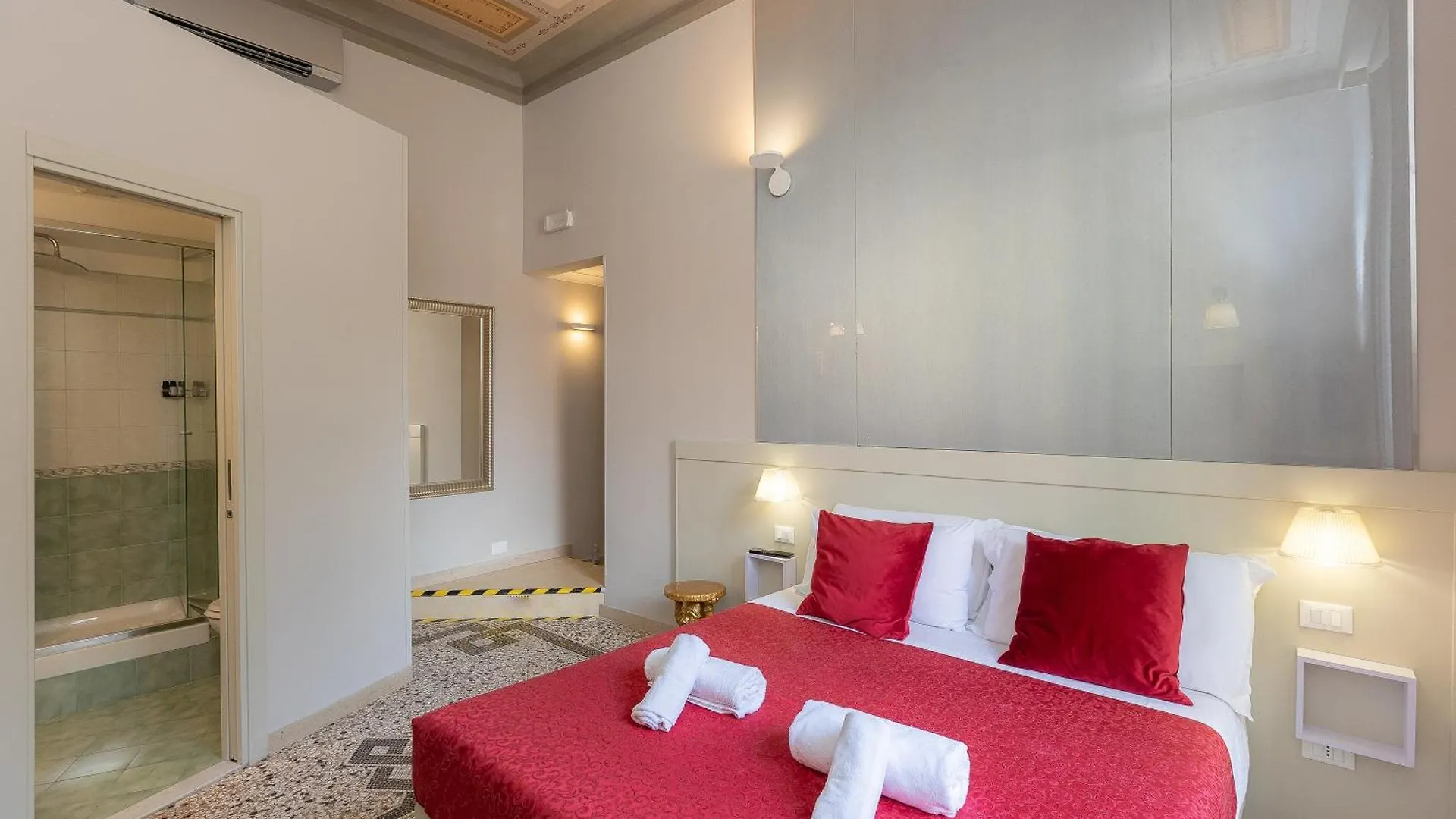 Iron Cityaus Termini Roma İtalya