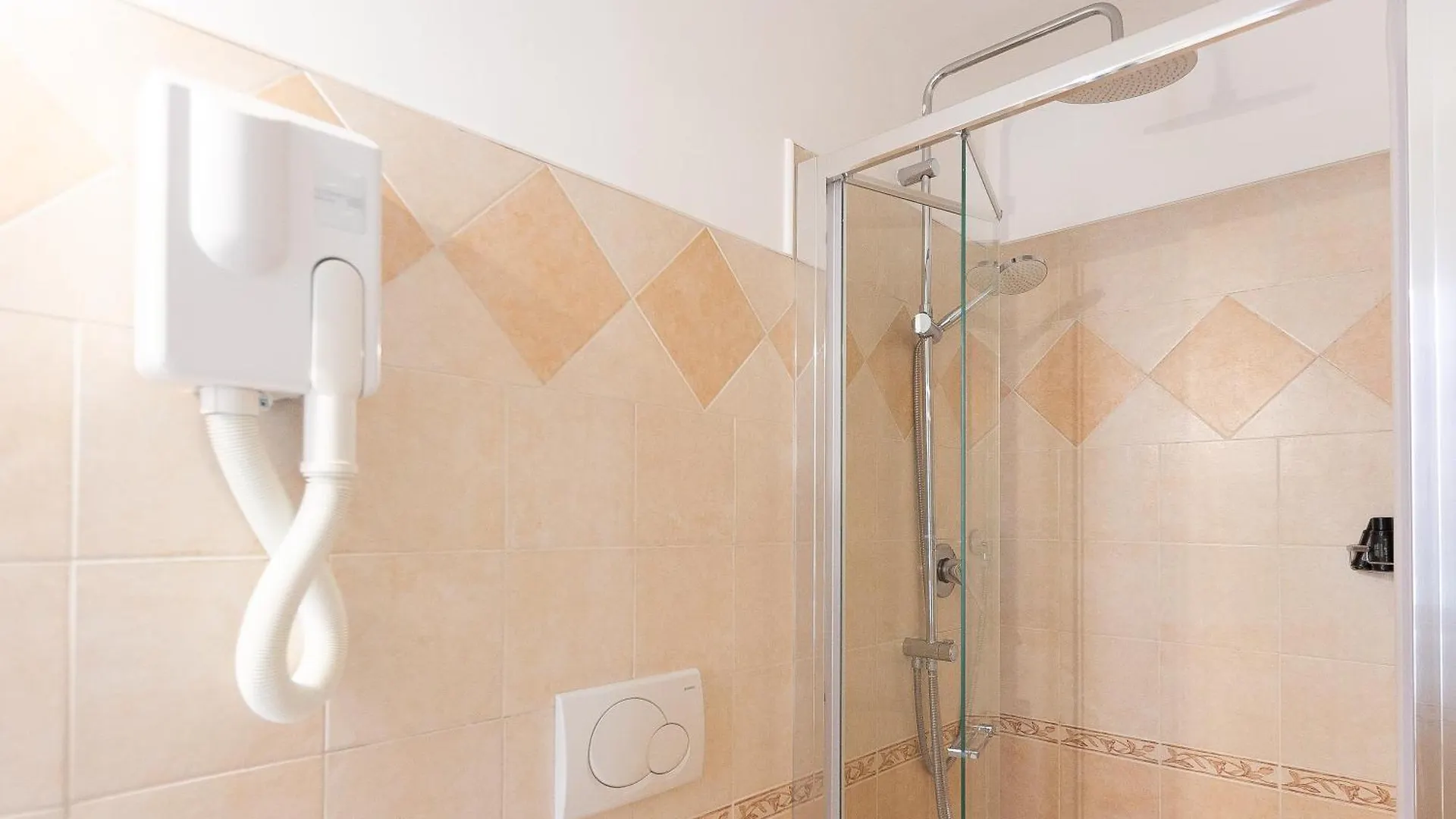 Iron Cityaus Termini Roma İtalya