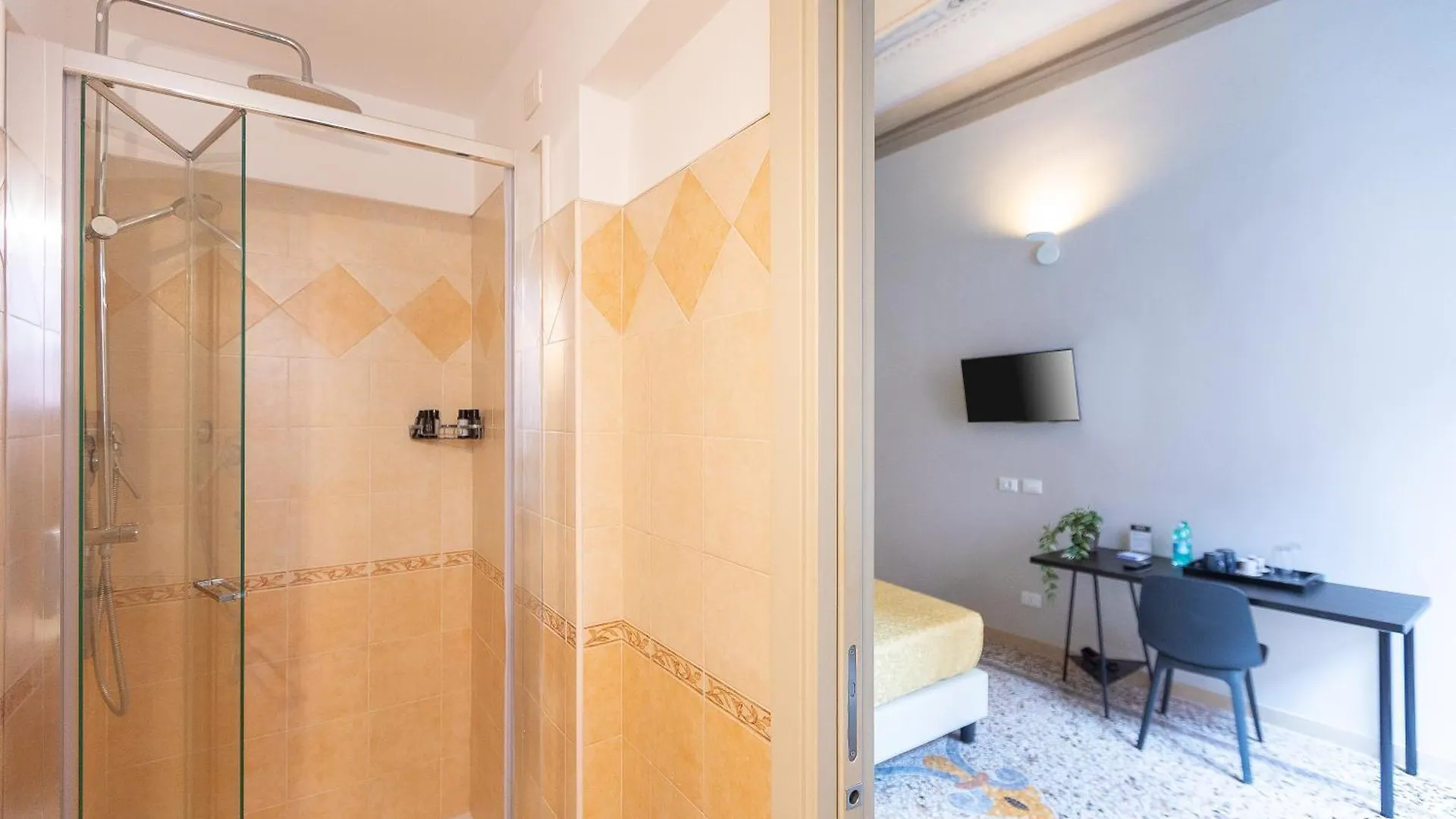 Iron Cityaus Termini Rome Guest house