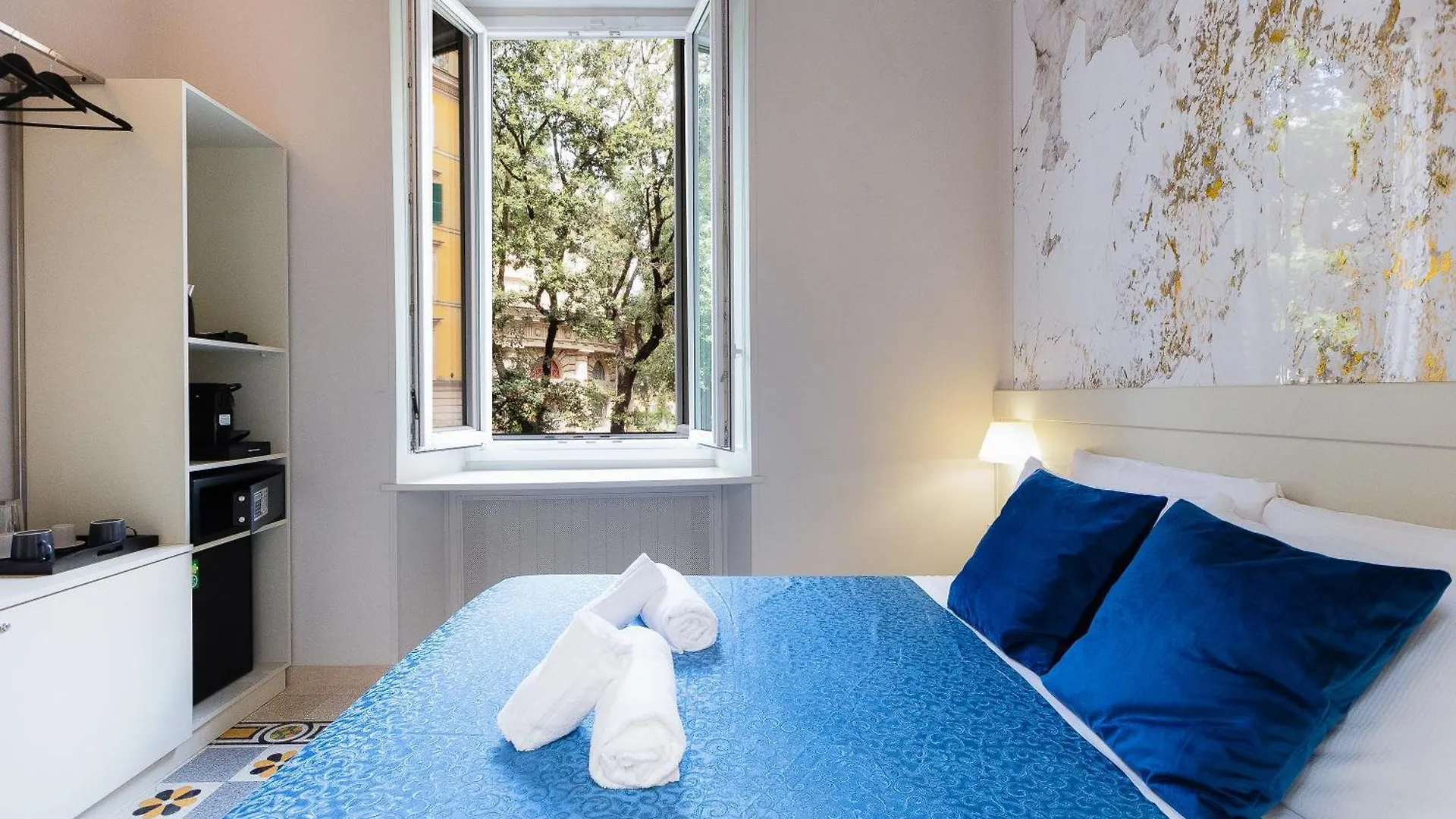 Iron Cityaus Termini Rome Guest house